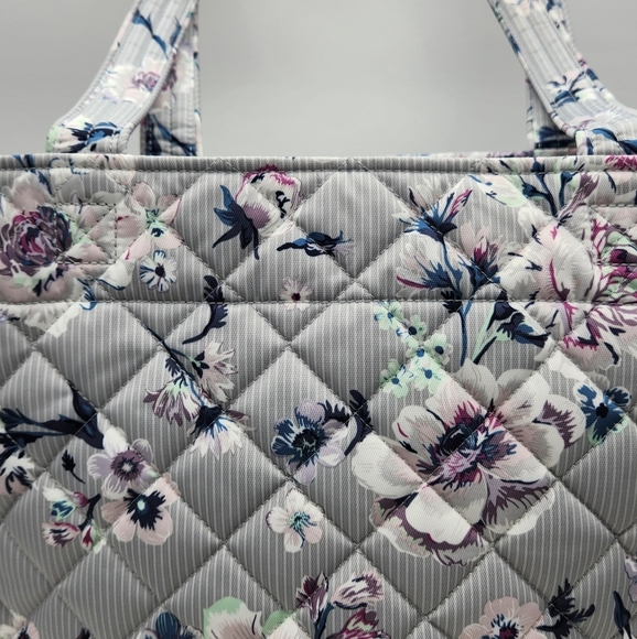 Vera Bradley Zinnias Quilted XTRA Large Tote/Bag 24"x15" Inner Zipper Pocket - Picture 11 of 15